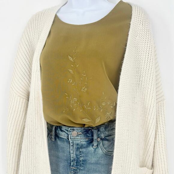 Maggie Sweet Olive Green Embroidered Floral Oversized Top Size Petite S - Picture 2 of 8